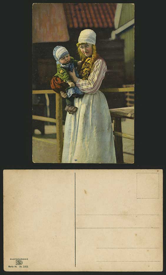 Netherlands ETHNIC Old Postcard WOMAN, BABY in Costumes