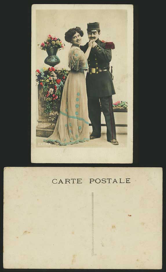 Military Romance Old Postcard - WOMAN & SOLDIER Flowers