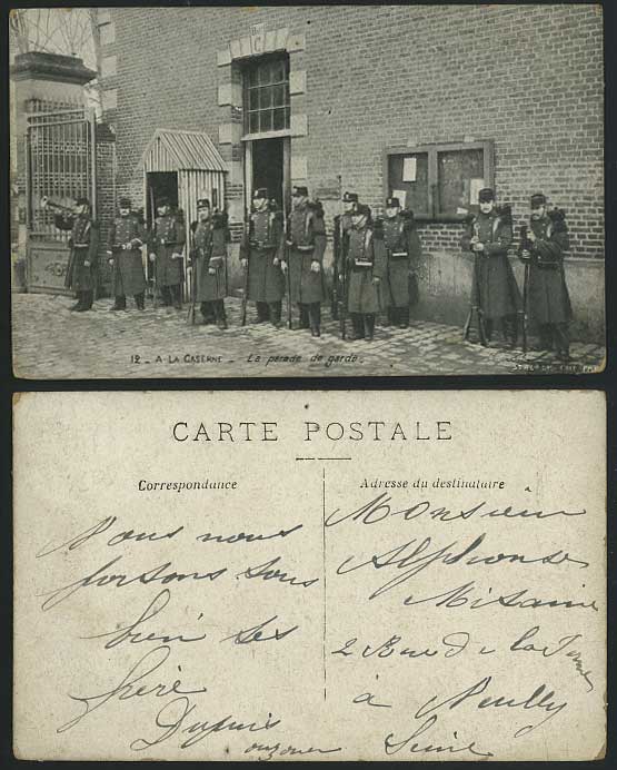 A La Caserne La Parade de Garde Guards Gun Old Postcard