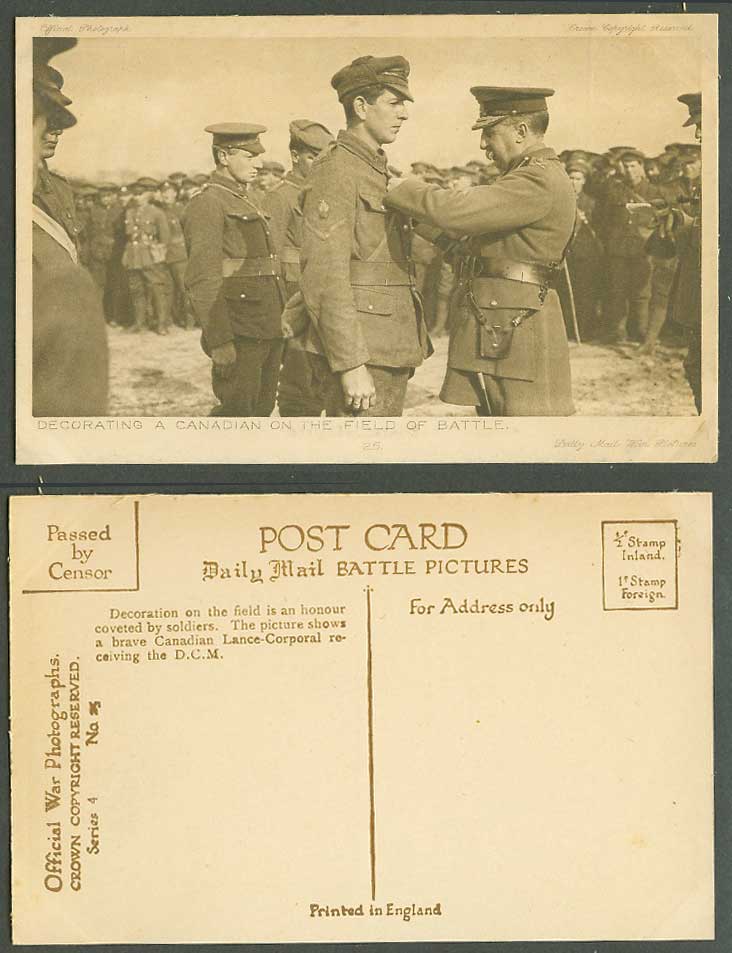 WW1 Daily Mail Old Postcard Decorating a Canadian on Field of Battle Soldiers 25