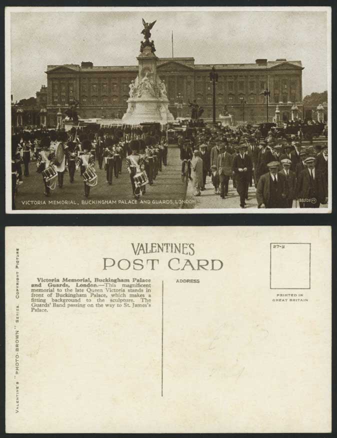 Buckingham Palace Old Postcard VICTORIA MEMORIAL Guards