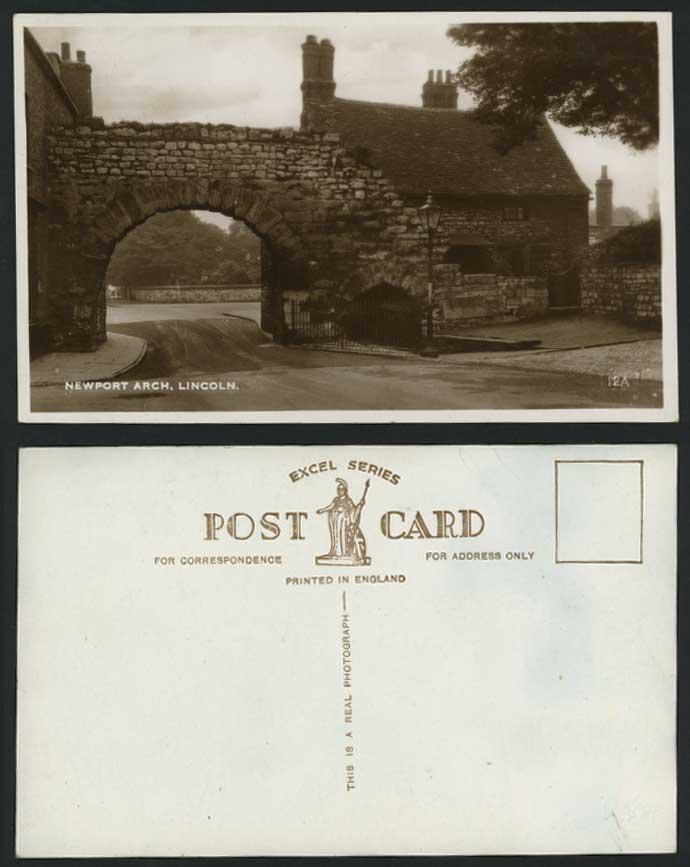 Lincoln - Old R.P. Postcard Newport Arch & Street Scene